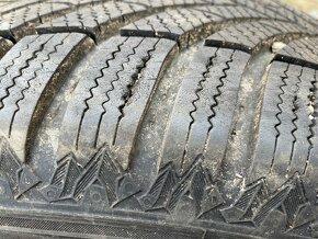 Zimní pneu 215/65 R16 - 6