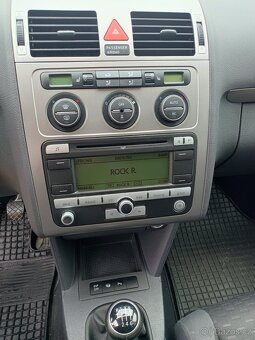 VW Touran 2007 1.9 TDi,7míst,Websto,automatické parkování - 6