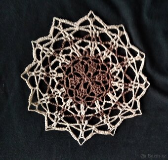 Malé ručně háčkované naškrobené bavlněné dečky - 6