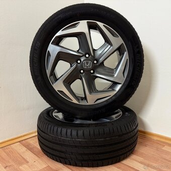 HONDA CR-V 5 5x114,3 R19 ET45+LETNÍ 235/55R19 7,5mm - 6