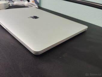 MacBook Pro 2017 | 16GB RAM | 256GB solid-state disk - 6