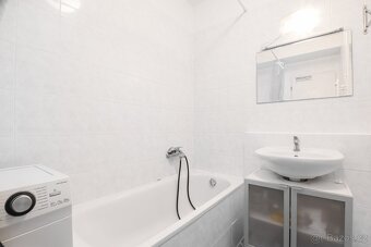 Prodej bytu 2+kk s balkonem, 46 m2, Praha 8 - Troja - 6