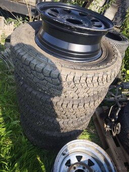 Kola po renovaci nissan navara d22 offroad nové pneu 5ks - 6