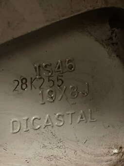 Prodám Kola Toyota 235/40R19 - 6