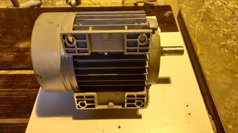 Elektromotor 550W, 910 otáček - 6