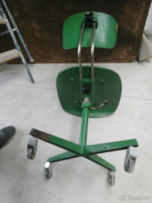 Židle RETRO kovová dílenská pojízdná stará za 500 kč - 6