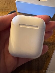 Bezdrátová sluchátka Apple AirPods (2.generace) - 6