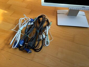 Monitor Fujitsu 22" - 6