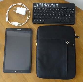 Bluetooth klávesnice HP a pouzdro na tablet Case Logic - 6