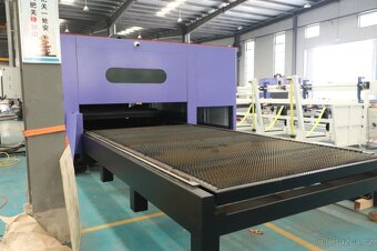 Fiber laser na kov 6kW s kabinou, rotační osou a 2. stolem - 6