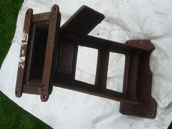 prodám litinovou výlevku, ruční mandl, litinové podstavce... - 6