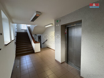 Pronájem kancelář. prostoru, 97 m2, Chomutov, ul. Školní - 6