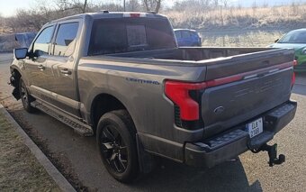 Ford F-150 433kw elektro, Lightning rv:2024/8 havarované - 6