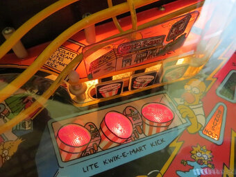Pinballový automat Simpsonovi od Data East, z roku 1991, rep - 6