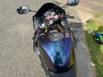 Yamaha YZF R1 - 6