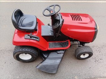Prodám zahradní traktor Hurricane 13.5Hp - 6