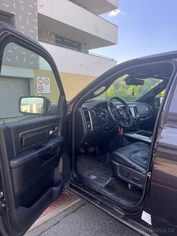 Dodge Ram 1500 Sport Hemi 5.7 - 6