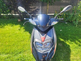 Aprilia SR Motard 125 - 6