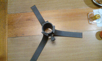 Kovaný stojánek na vánoční stromek - 6