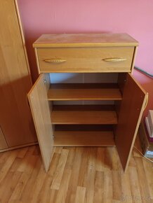 Prodám patrovou postel se skříní a stolem - 6