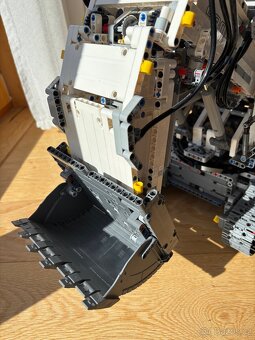 LEGO 42100 Bagr Liebherr R 9800 - 6