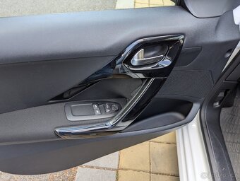 Peugeot 208, 1. Majitel v ČR. Pure Tech 1,2, 31000 Km - 6