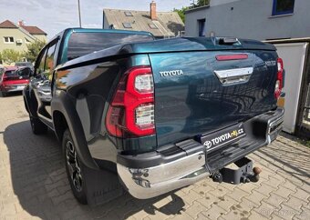 Toyota Hilux 2.8-4x4-EXECUTIVE-TAŽNÉ 3,5t - 6