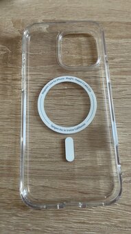 Prodám ochranné sklo a kryty na iPhone 16 pro max - 6