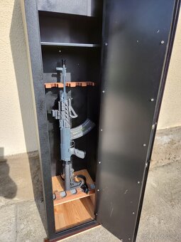 trezor samopal zbraně pistole vojenský - 6