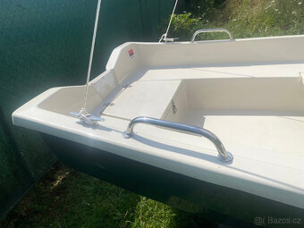 Loď s motorem Eddy 420 - 6