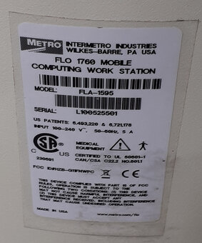 Počítačový stolek včetně monitoru, akumulátoru atd. - 6