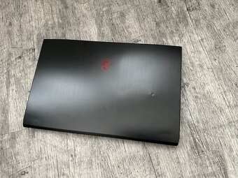 OBŘÍ 17.3” HERNÍ NOTEBOOK- MSI i5. 10gen/SSD/GTX/NOvÁ BAT - 6