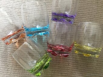 misa pevne sklo, ruzne sklenice - 6