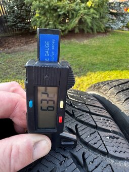 Plecháče z Golfa roztec 5x112 + R15 Michelin Alpin - 6