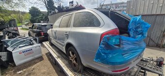 Octavia 2 face lift 1.4 tsi blede modra dily z vozu - 6