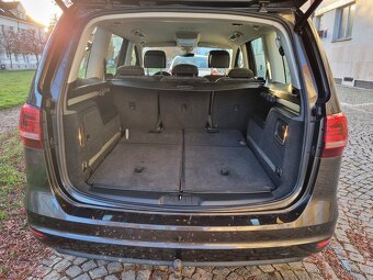 VW Sharan 2.0TDI DSG 135KW/7MÍST/ACC/NEZ.TOPE/KEYLESS/1.MAJ - 6