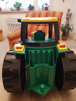 Velký traktor s vlečkou - 6