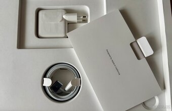 Apple MacBook Air 15" 2025, M4 10-Core, 16GB/256GB, modrý - 6