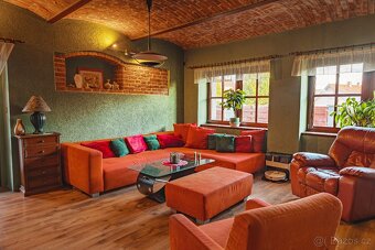 Prodej rodinného domu 228 m², pozemek 2261 m² - 6