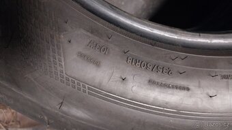 Prodám 2 x letní pneu Goodyear 235/60/18 - 6
