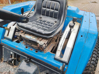 Kompaktní traktor Iseki 3025 - 6