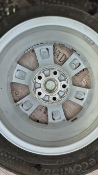 Škoda originální alu kola 15" + zanovni pneu

 - 6
