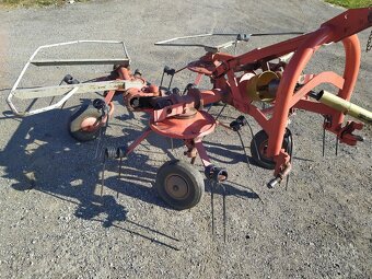 Obraceč píce Kuhn GF 440 P, záběr 4,4 m, téměř bez vůlí - 6