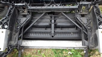 BMW X3 E83 2.0d 2008 přední výztuha díly chladičové stěny - 6