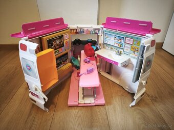 Sanitka pro Barbie - 6