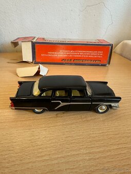 Starý kovový model USSR ČAJKA 1:43 - 6
