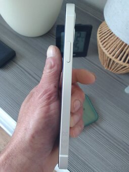 Prodám Apple 12 64GBWhite-zanovni Stav+příslušenství zdarma - 6