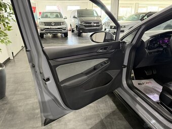 Volkswagen Golf 8 1,5 eTSI R-LINE ACC KAMERA ZÁRUKA 2026 - 6