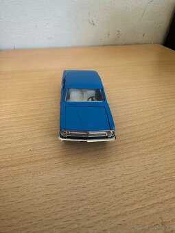 1:43-Volha GAZ-24 - 6