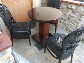 Starož.stolek a tři židle po renovaci. - 6